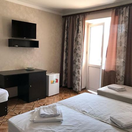 Hôtel Ainar à Gagra Extérieur photo