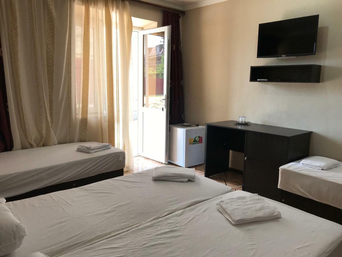 Hôtel Ainar à Gagra Extérieur photo
