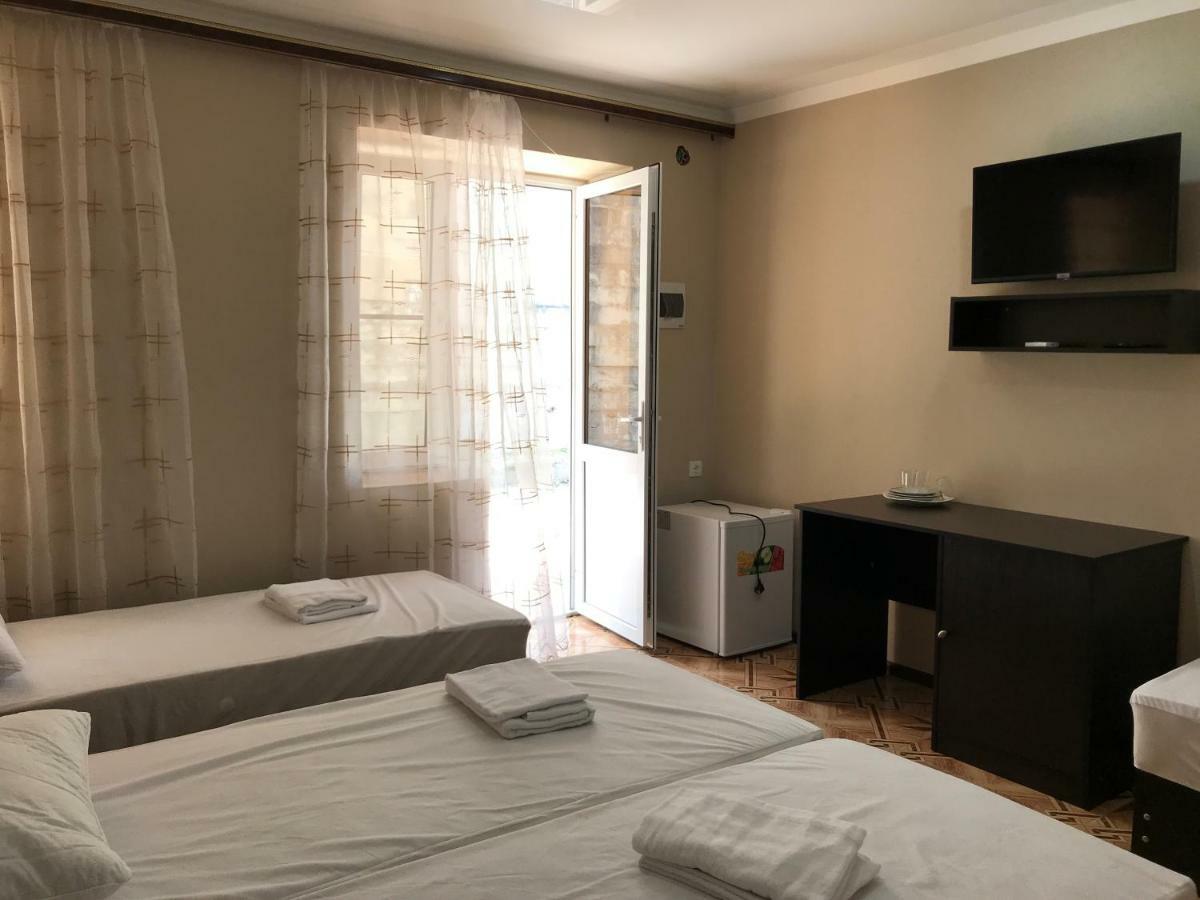 Hôtel Ainar à Gagra Extérieur photo