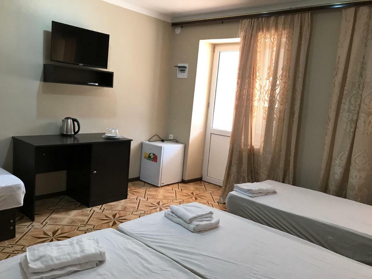 Hôtel Ainar à Gagra Extérieur photo