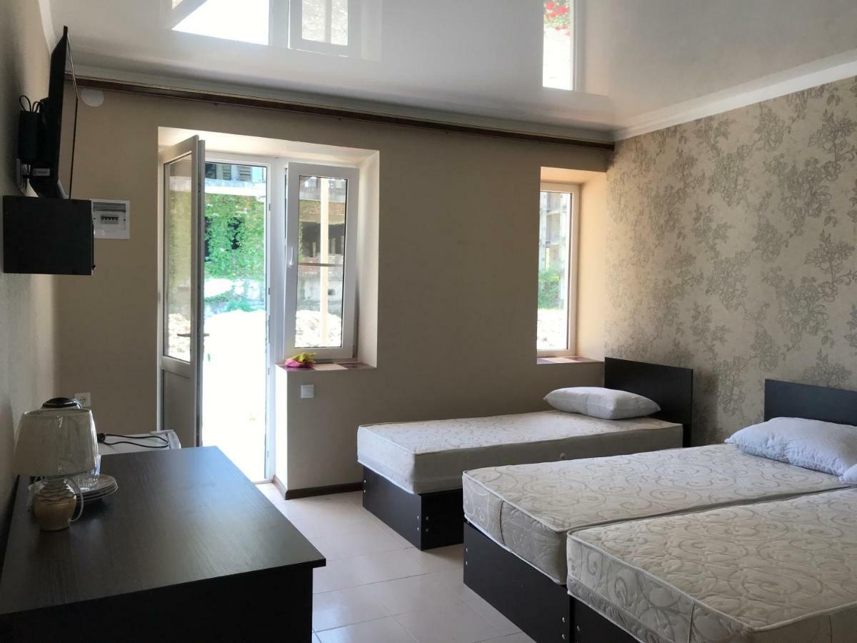Hôtel Ainar à Gagra Extérieur photo
