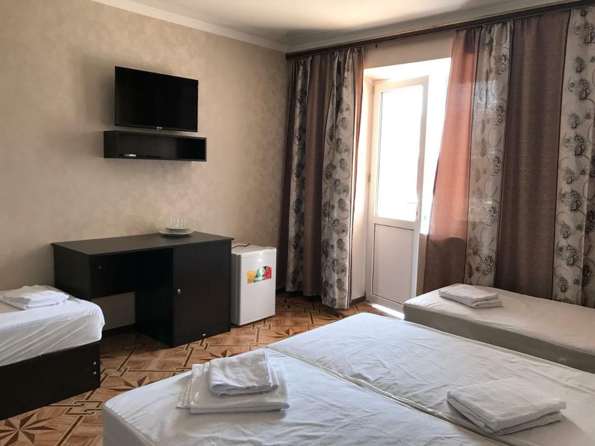 Hôtel Ainar à Gagra Extérieur photo