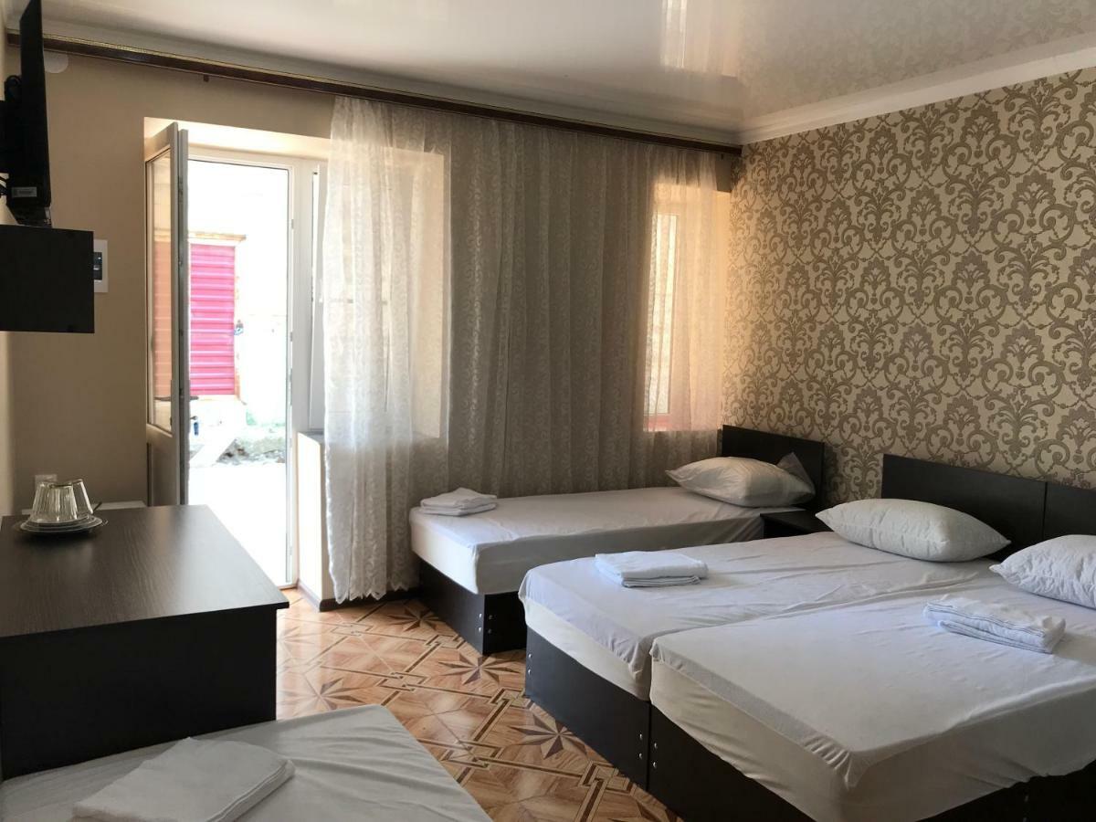Hôtel Ainar à Gagra Extérieur photo