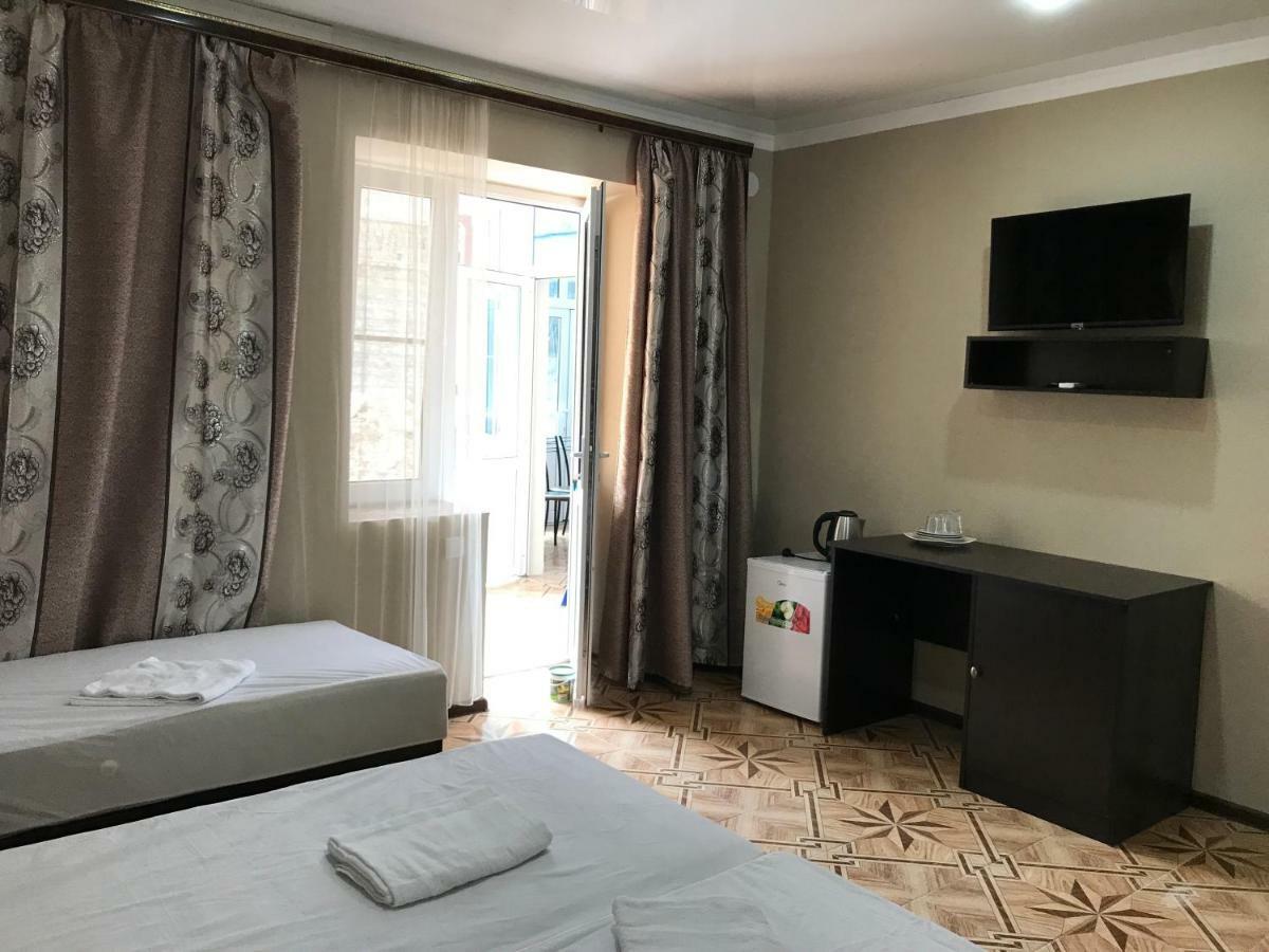 Hôtel Ainar à Gagra Extérieur photo