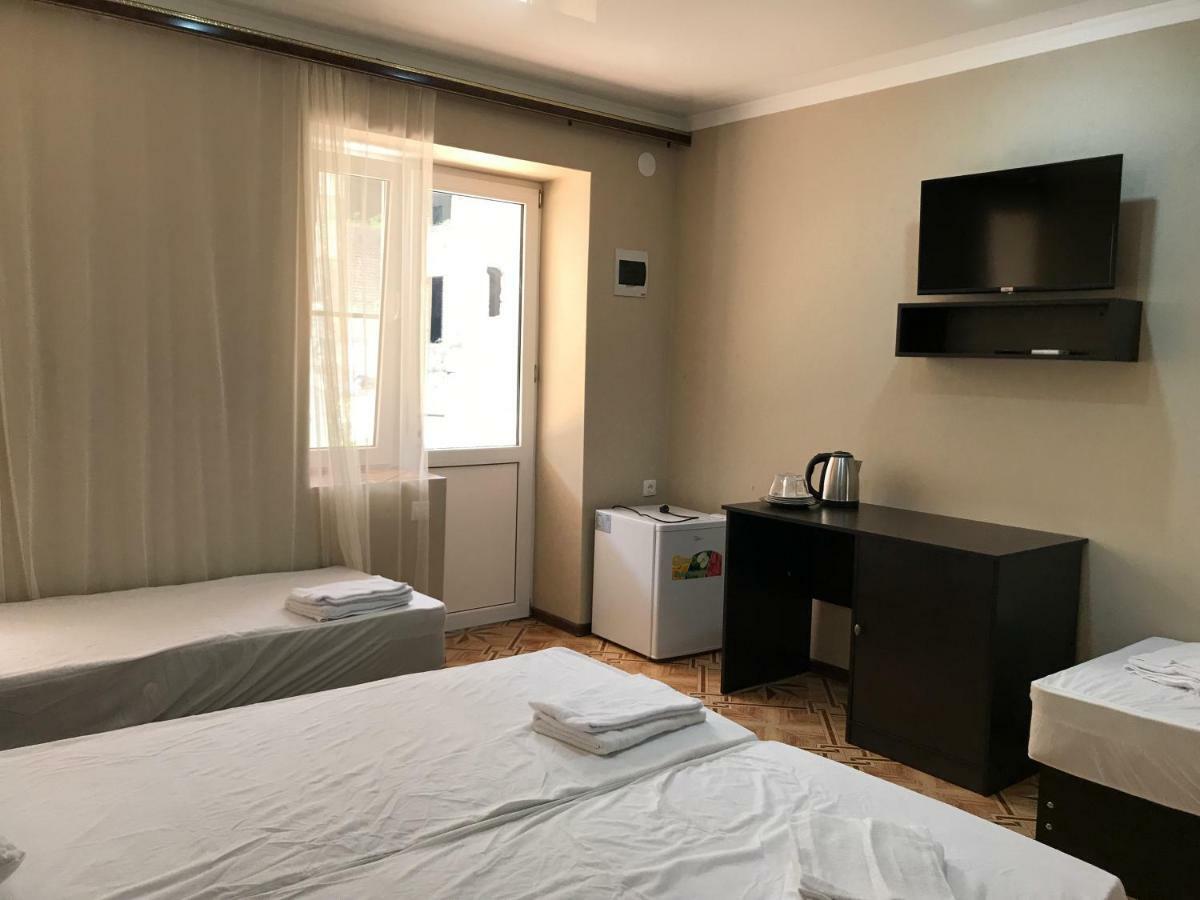 Hôtel Ainar à Gagra Extérieur photo