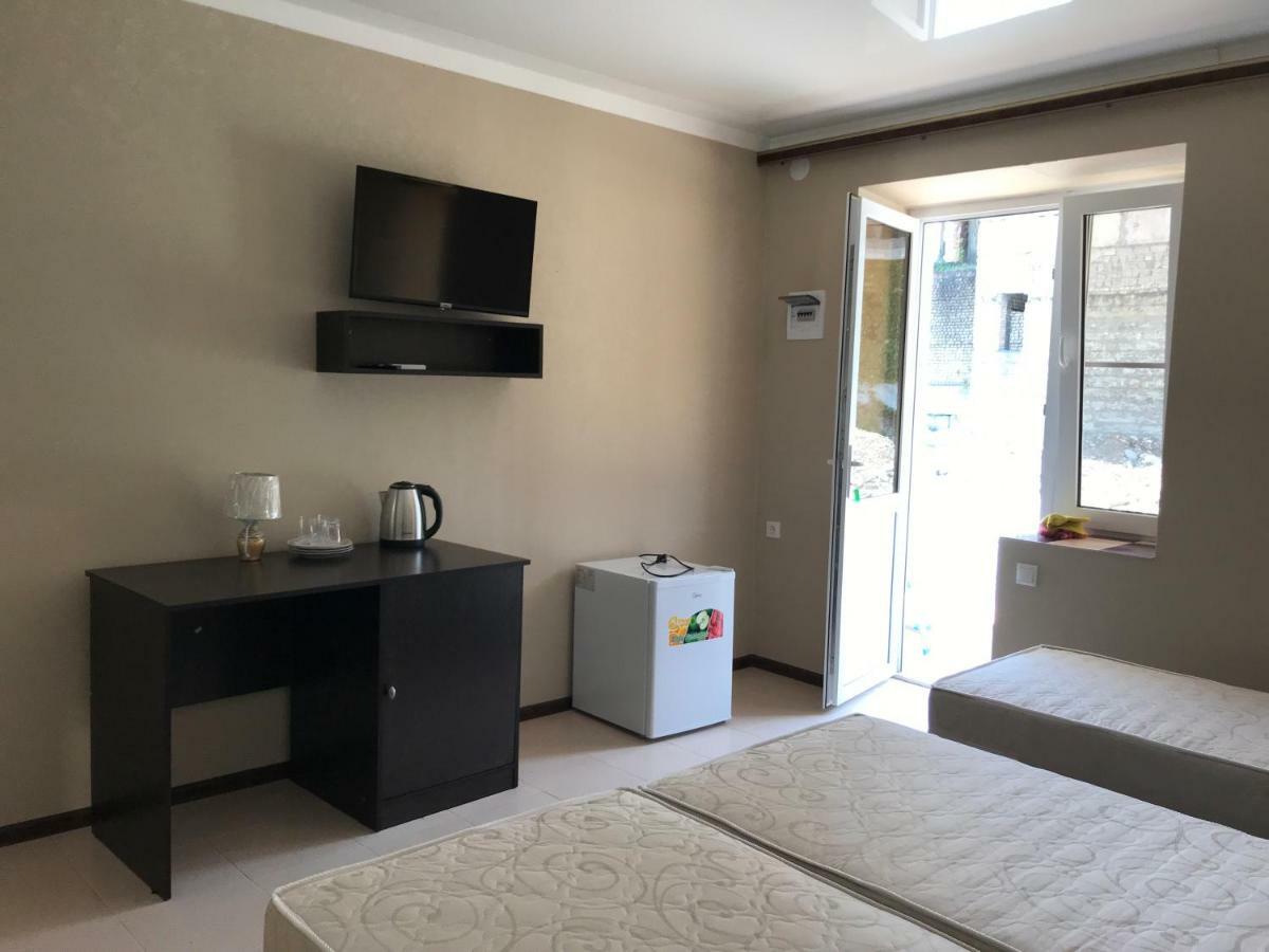 Hôtel Ainar à Gagra Extérieur photo