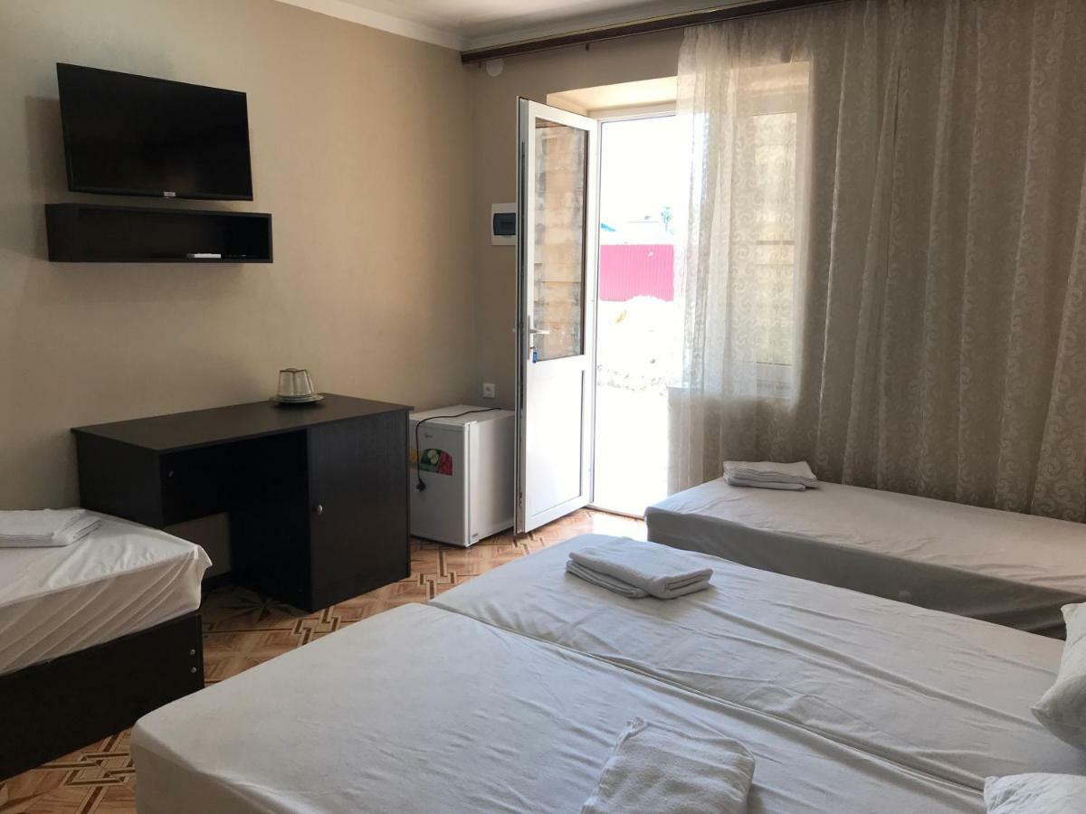Hôtel Ainar à Gagra Extérieur photo