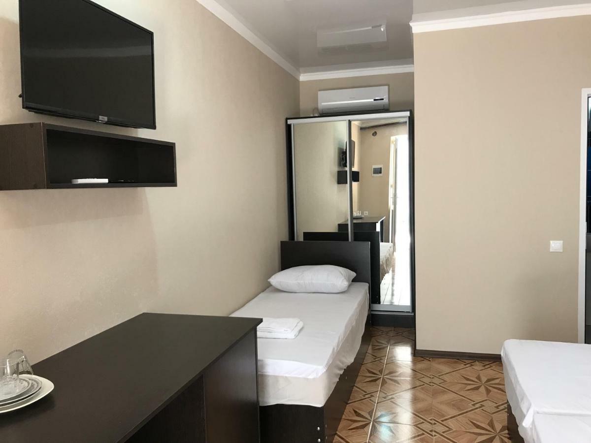 Hôtel Ainar à Gagra Extérieur photo
